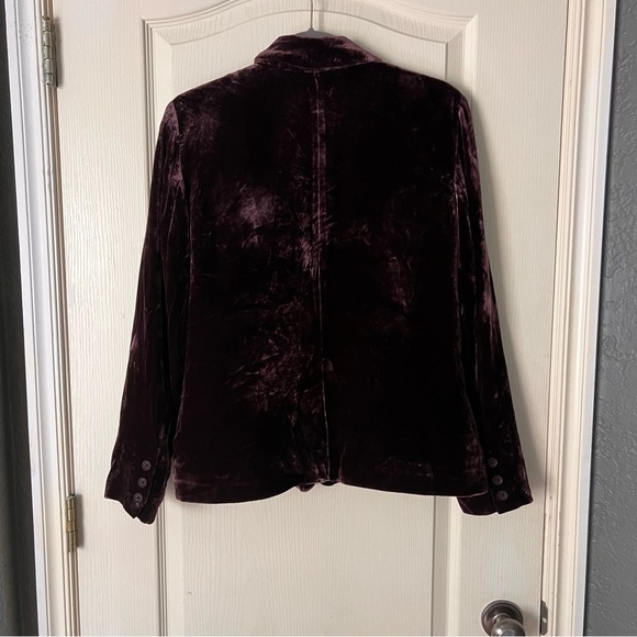 Sundance Sofia Crushed Velvet Wolfe
Purple Blazer, Size 8P - Picture 6 of 13
